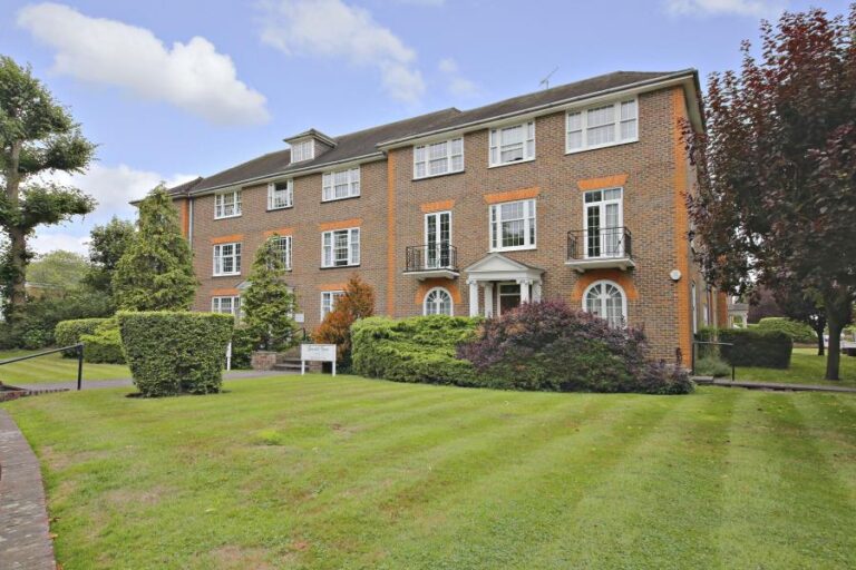 Greenhill Court, Northwood