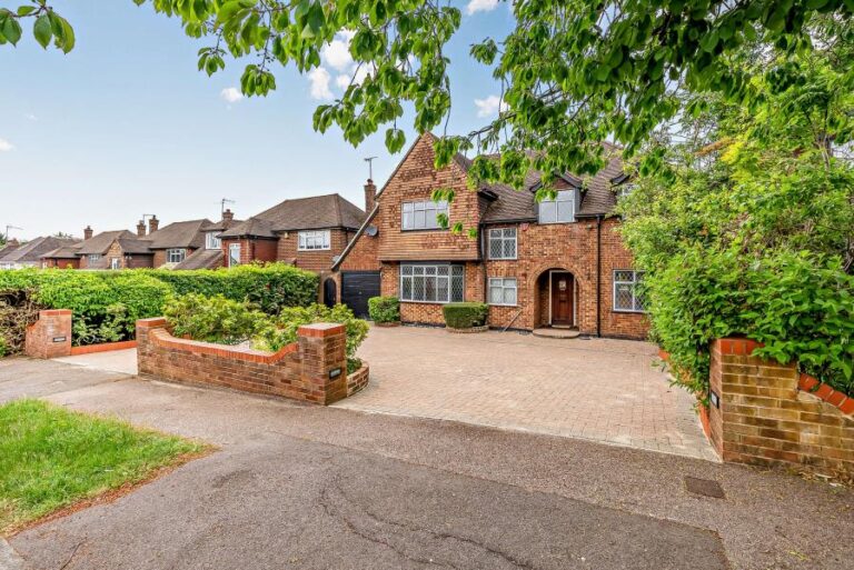 Bishops Avenue, Northwood