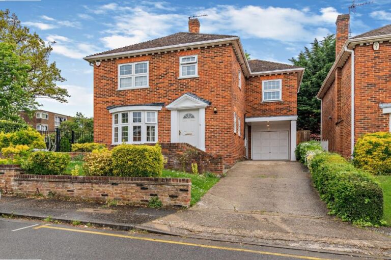 Greenheys Close, Northwood