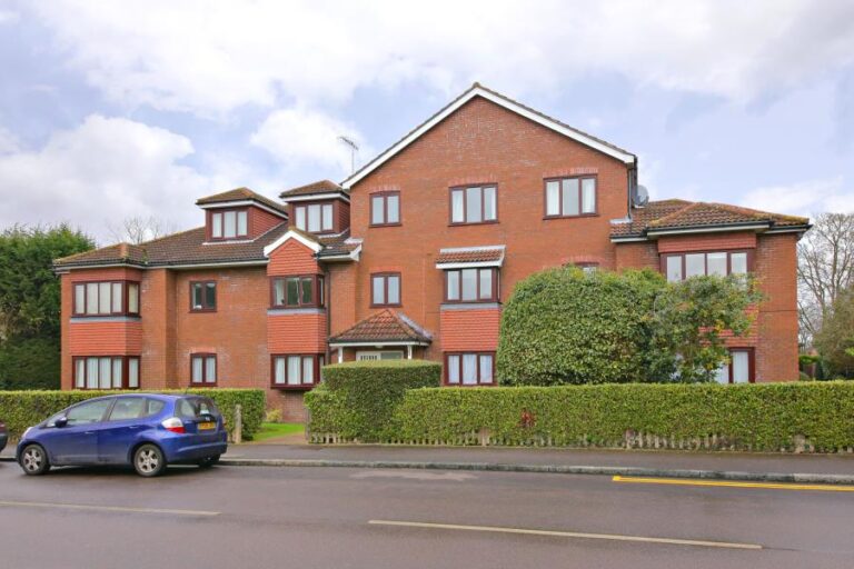 Eastbury Avenue, Northwood