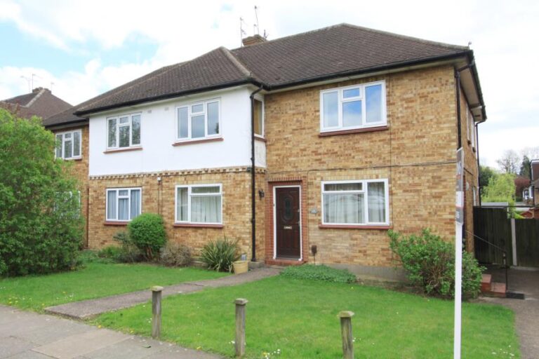 Chamberlain Way, Pinner