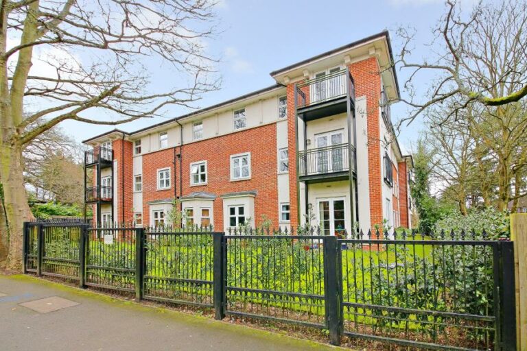 Dell Court, Northwood