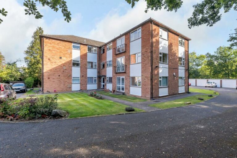 Hertford End Court, Sandy Lodge Way