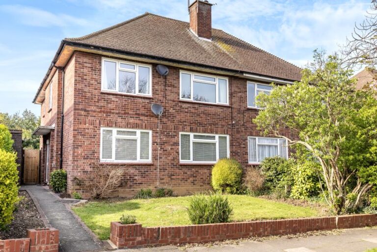 Chamberlain Way, Pinner