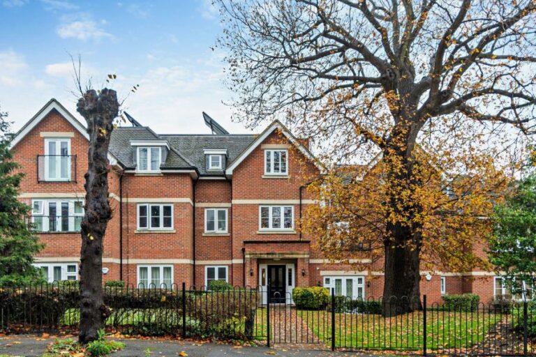 Brookdene Drive, Saxon Court