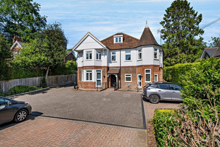 Charlewoode House, Beulah Place, Common Road, Chorleywood, WD3