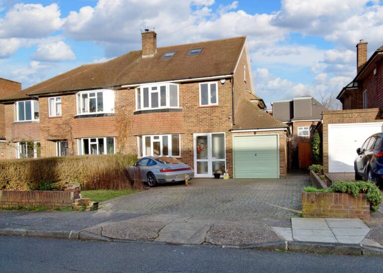 Raisins Hill, Pinner, HA5