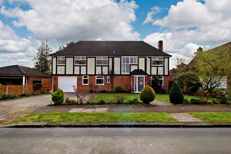 Old Hall Close, Pinner, HA5