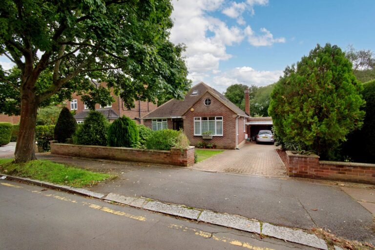 Cuckoo Hill Road, Pinner, HA5