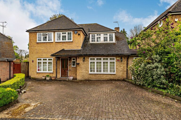 Daymer Gardens, Pinner, HA5