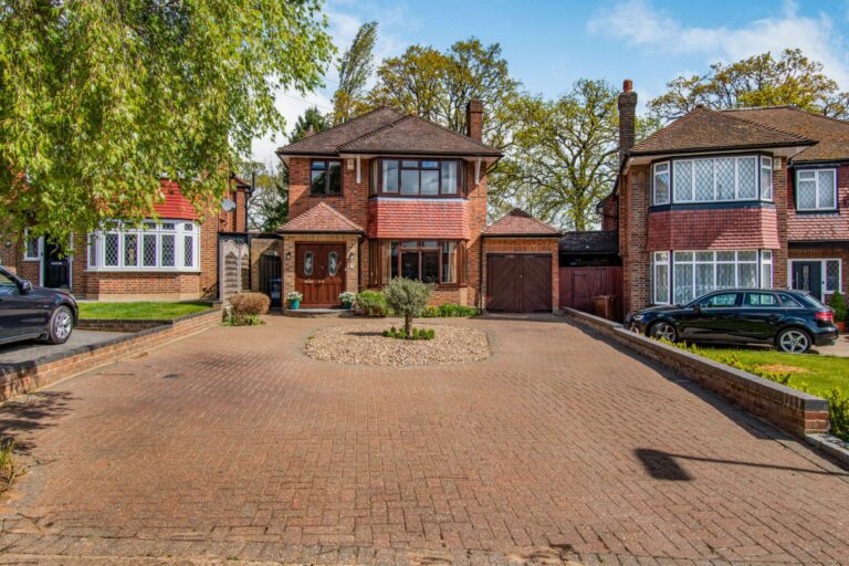 Moss Close, Pinner, HA5