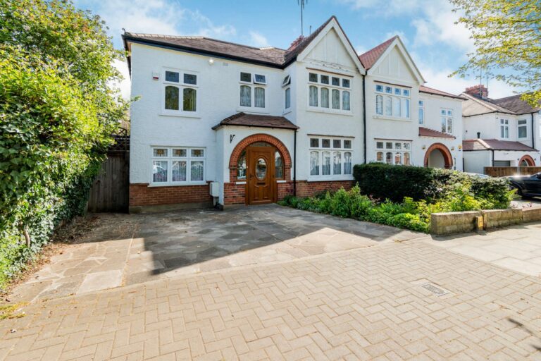 Barrow Point Avenue, Pinner, HA5