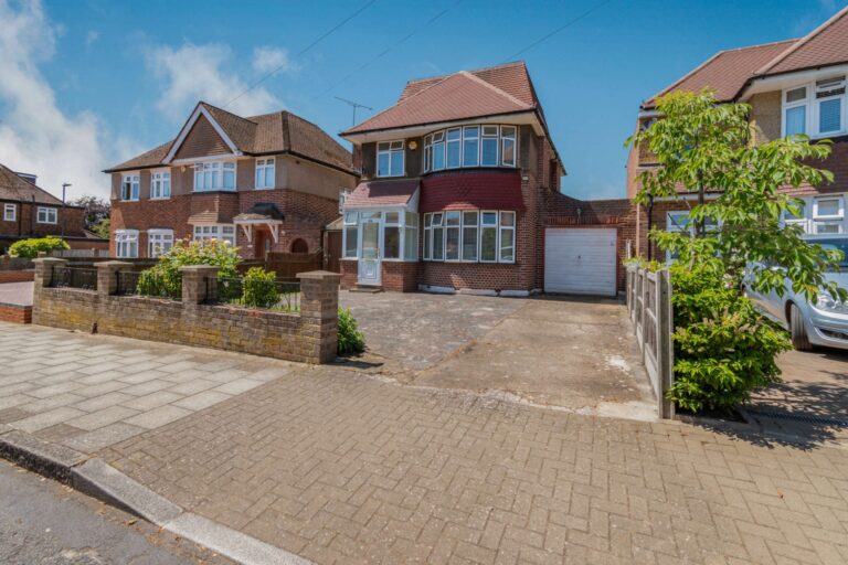 Hill Road, Pinner, HA5