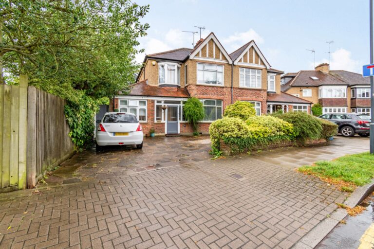 Barrow Point Avenue, Pinner, HA5