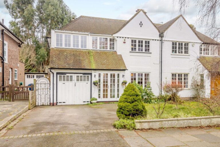 Evelyn Drive, Pinner, HA5