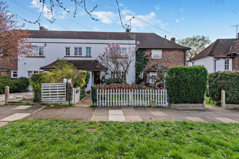 Latimer Gardens, Pinner, HA5