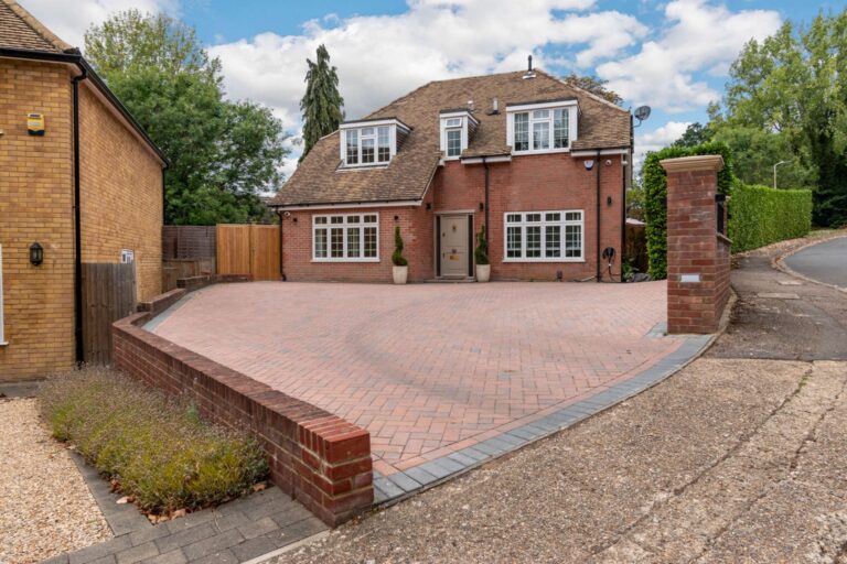 Daymer Gardens, Pinner, HA5