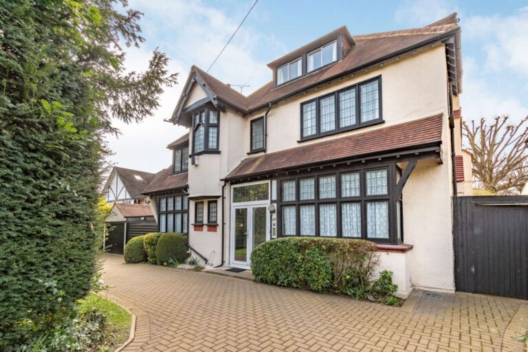 Paines Lane, Pinner Village, HA5