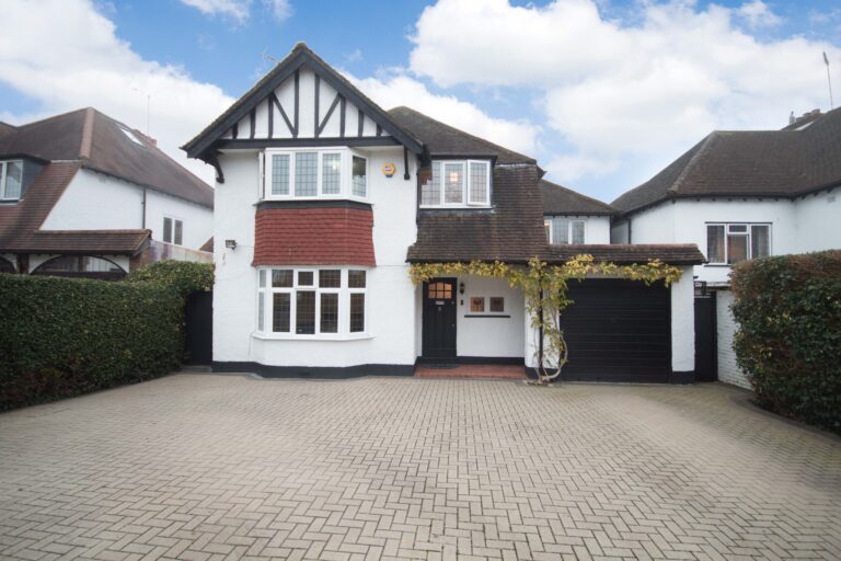 Towers Road, Hatch End, Pinner HA5