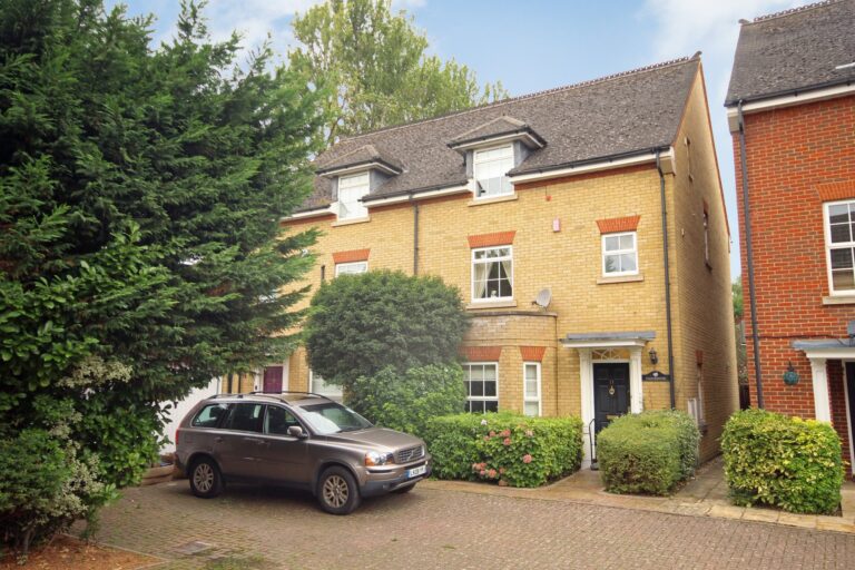 Carlisle Close, Pinner, HA5