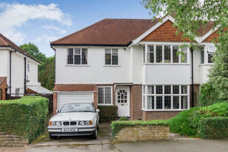 Cuckoo Hill Road, Pinner, HA5