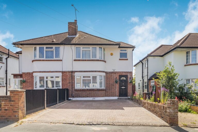 Beechcroft Avenue, Croxley Green, Rickmansworth, WD3