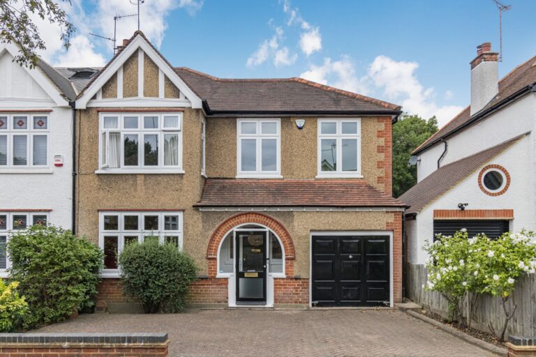 Barrow Point Avenue, Pinner, HA5