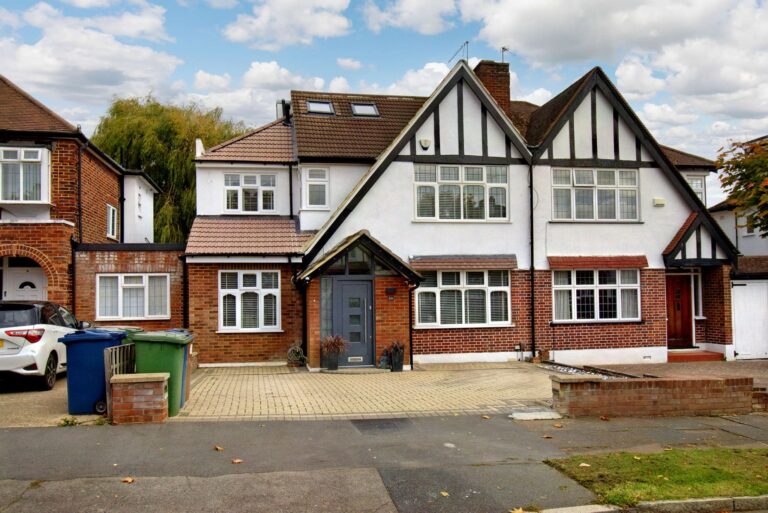 Rowlands Avenue, Hatch End, Pinner, HA5