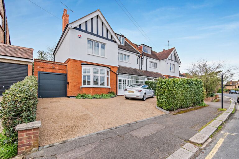 Love Lane, Pinner, HA5