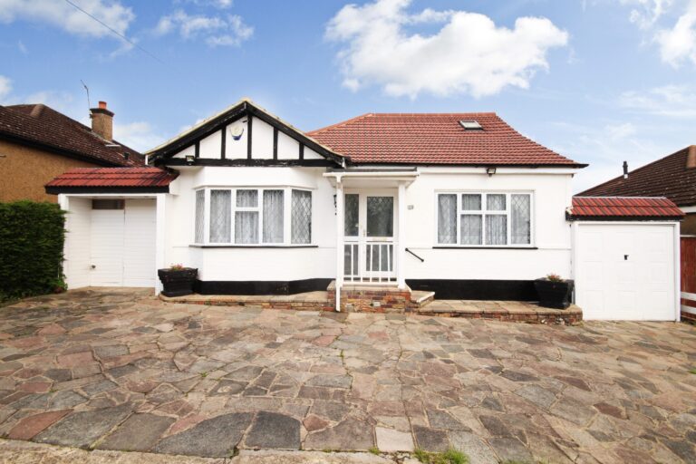 Athol Gardens, Pinner, HA5