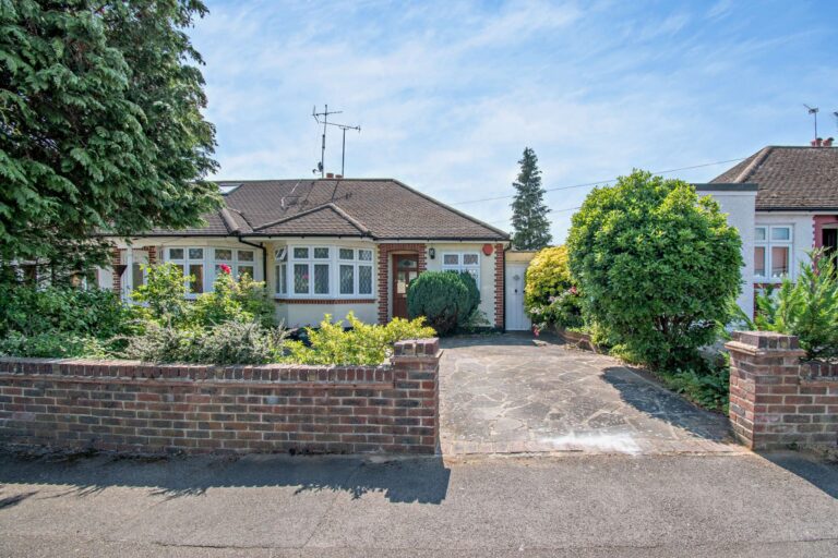 Mount Park Road, Pinner, HA5