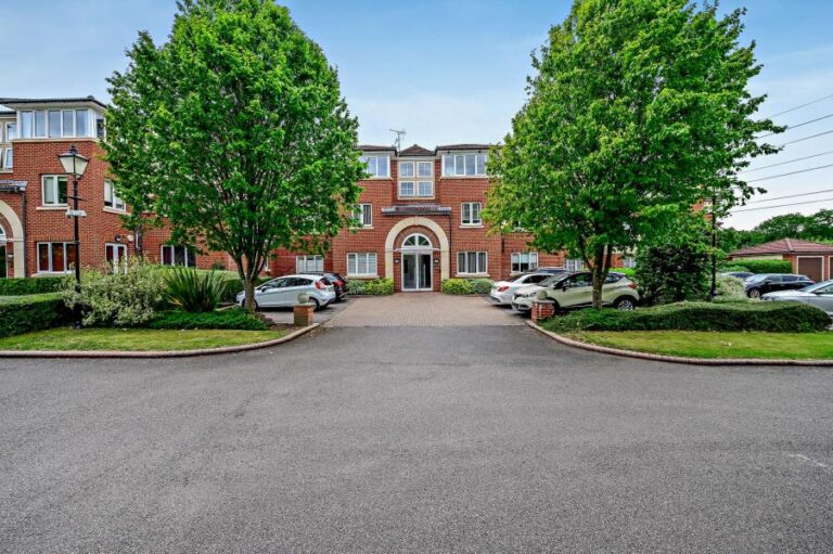 Carlton Place, Northwood
