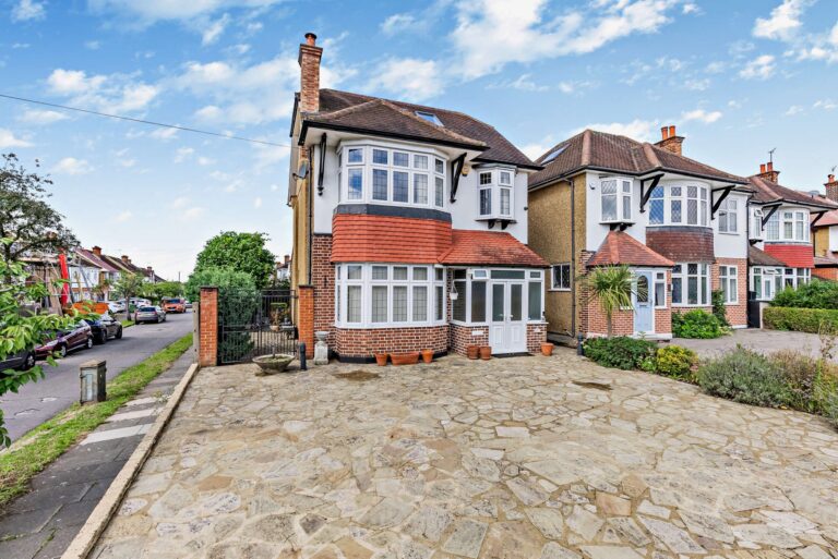 Rayners Lane, Pinner, HA5