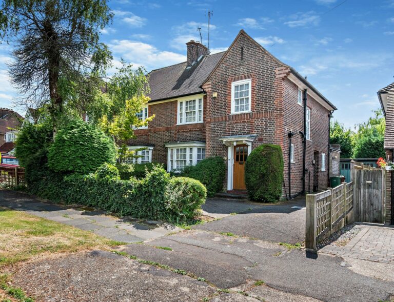 Evelyn Drive, Pinner, HA5