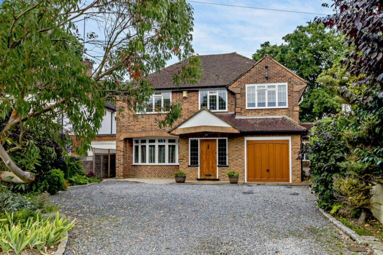 Moss Close, Pinner Village, HA5