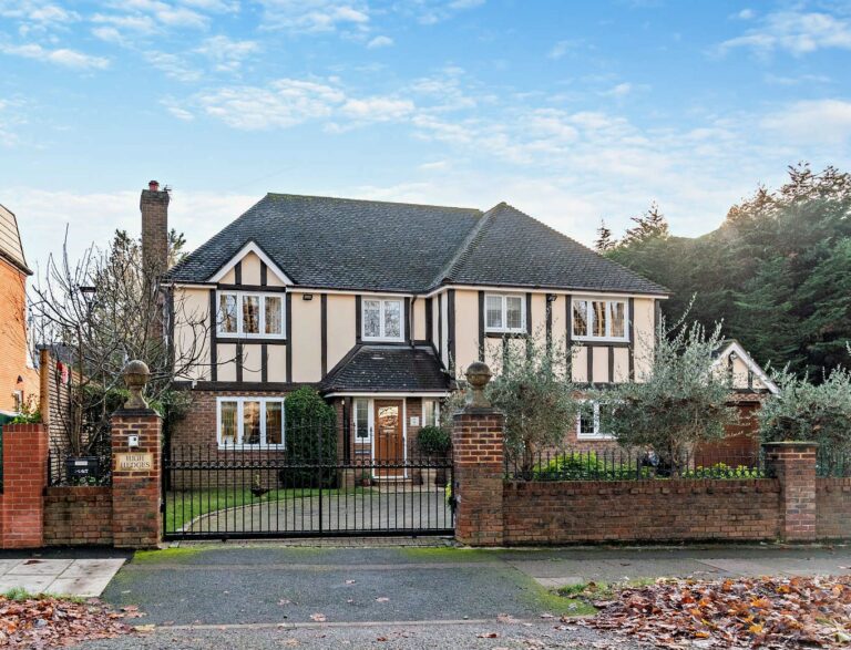 Royston Grove, Hatch End, Pinner HA5