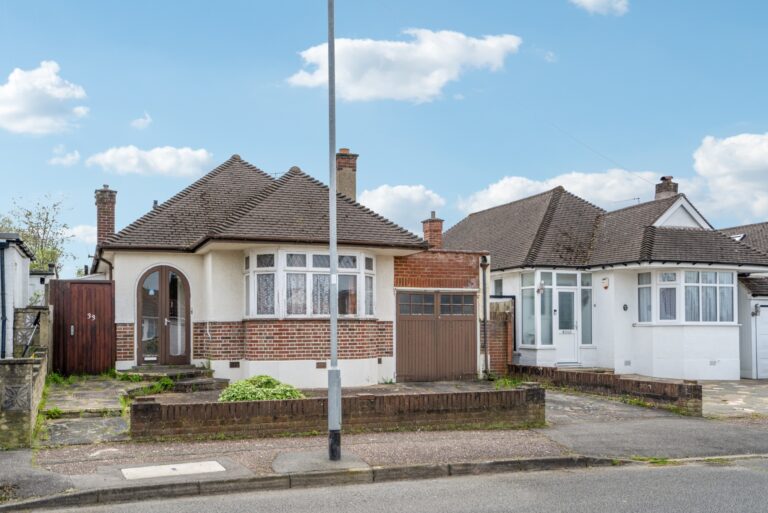 College Drive, Ruislip, HA4