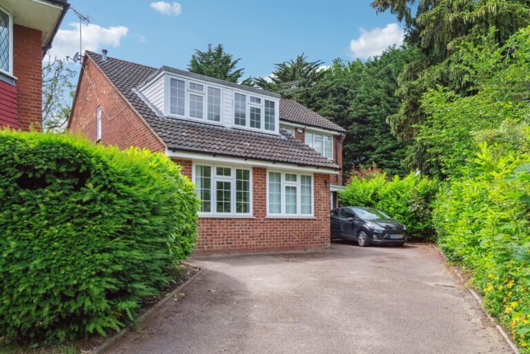 Moss Close, Pinner Village, HA5