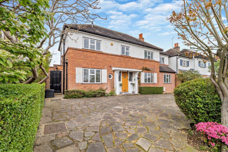 Rochester Drive, Pinner, HA5