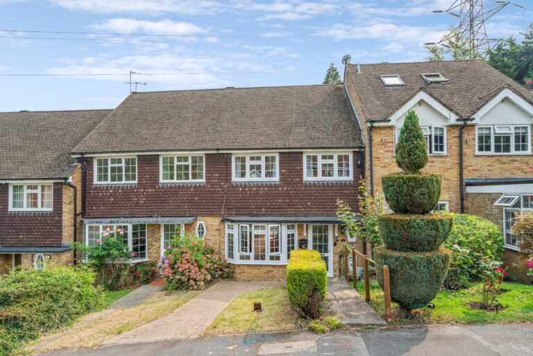 Wakehams Hill, Pinner, HA5