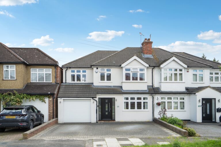 Lyndon Avenue, Pinner, HA5