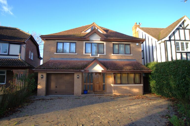 Ingle Close, Pinner Village, HA5