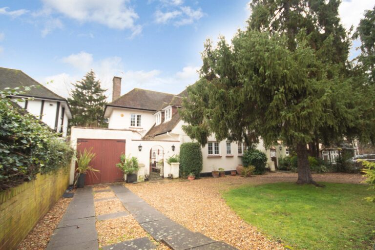 Woodhall Avenue, Pinner, HA5