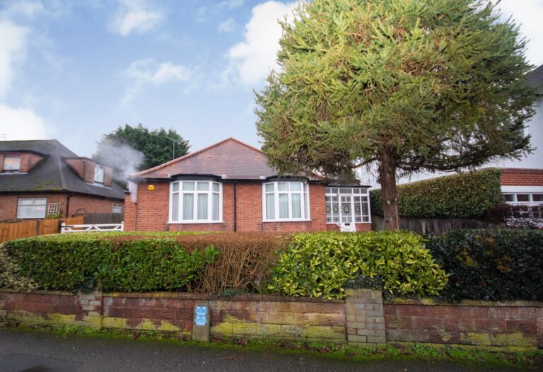 Avenue Road, Pinner, Middlesex HA5