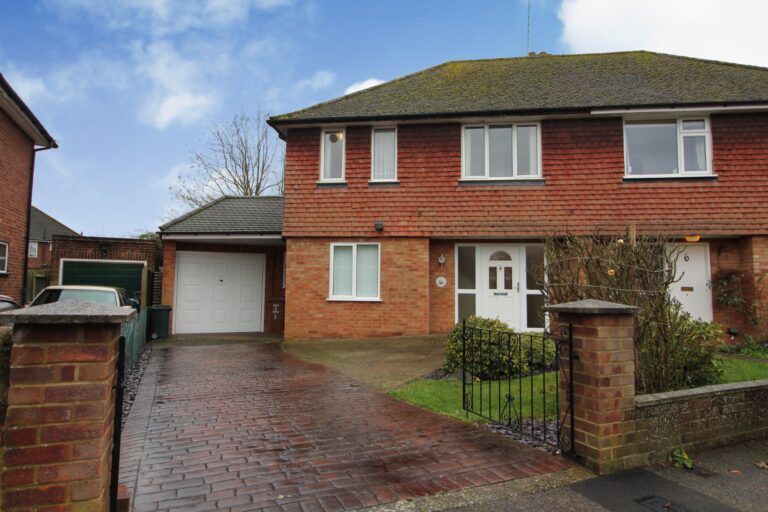 Moss Close, Rickmansworth, WD3