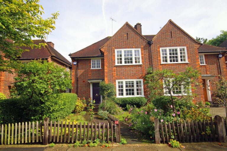 Woodhall Gate, Pinner, HA5