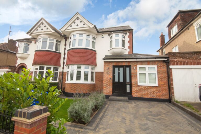 St Michaels Crescent, Pinner, HA5