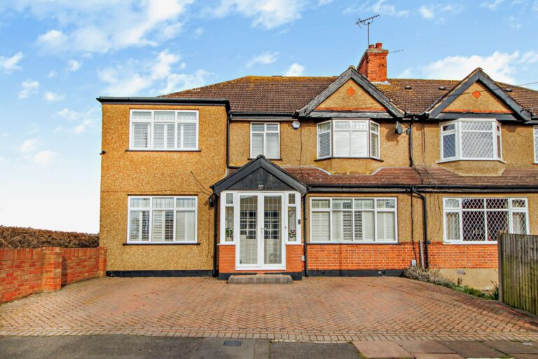 Colburn Avenue, Hatch End, Pinner HA5