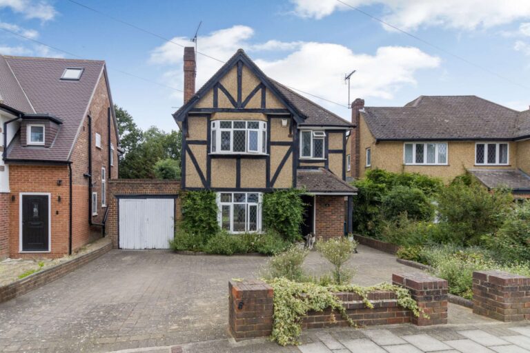 Cuckoo Hill Drive, Pinner, HA5