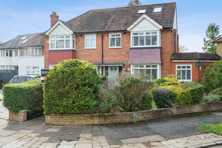 Sylvia Avenue, Hatch End, Pinner HA5